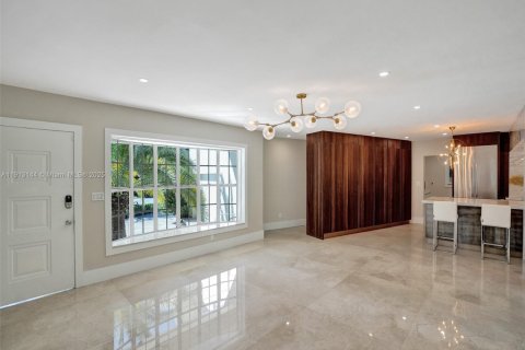 Casa en alquiler en Fort Lauderdale, Florida, 4 dormitorios, 197.7 m2 № 1968777 - foto 4