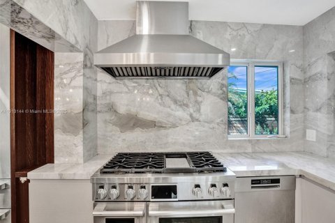 Casa en alquiler en Fort Lauderdale, Florida, 4 dormitorios, 197.7 m2 № 1968777 - foto 13