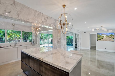 Casa en alquiler en Fort Lauderdale, Florida, 4 dormitorios, 197.7 m2 № 1968777 - foto 2