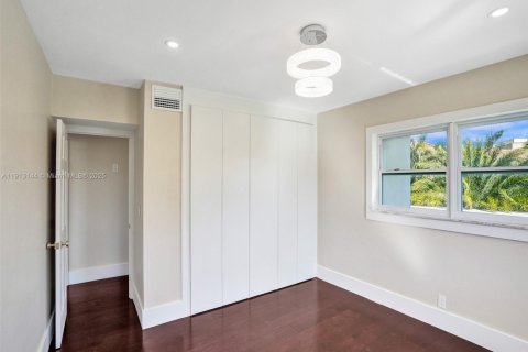 Casa en alquiler en Fort Lauderdale, Florida, 4 dormitorios, 197.7 m2 № 1968777 - foto 25