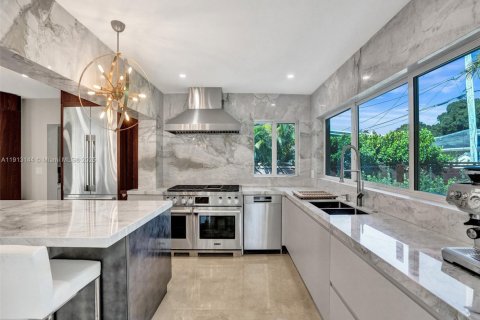 Casa en alquiler en Fort Lauderdale, Florida, 4 dormitorios, 197.7 m2 № 1968777 - foto 10