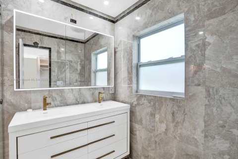 Casa en alquiler en Fort Lauderdale, Florida, 4 dormitorios, 197.7 m2 № 1968777 - foto 30