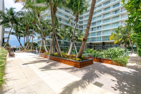 Condo in Miami, Florida, 1 bedroom  № 2002688 - photo 16