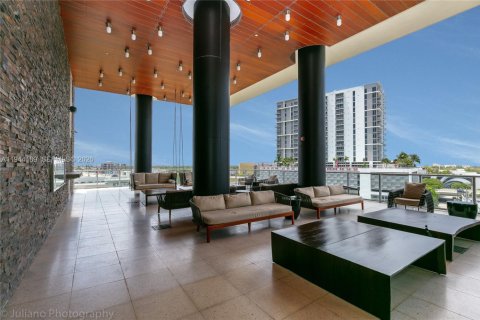 Condo in Miami, Florida, 1 bedroom  № 2002688 - photo 13