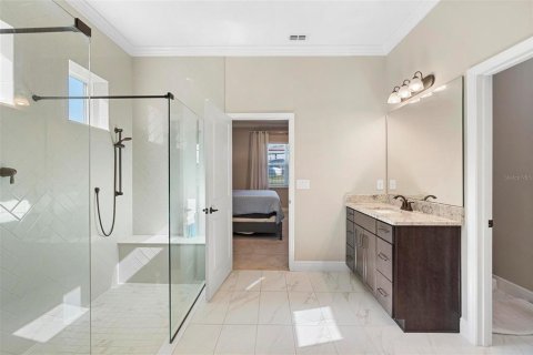 House in Winter Garden, Florida 5 bedrooms, 372.91 sq.m. № 1824271 - photo 22