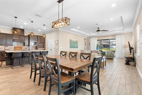 House in Winter Garden, Florida 5 bedrooms, 372.91 sq.m. № 1824271 - photo 11
