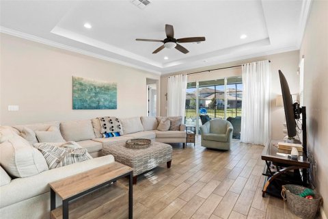 House in Winter Garden, Florida 5 bedrooms, 372.91 sq.m. № 1824271 - photo 12