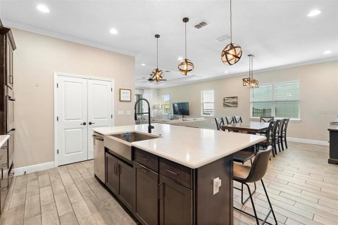 House in Winter Garden, Florida 5 bedrooms, 372.91 sq.m. № 1824271 - photo 7
