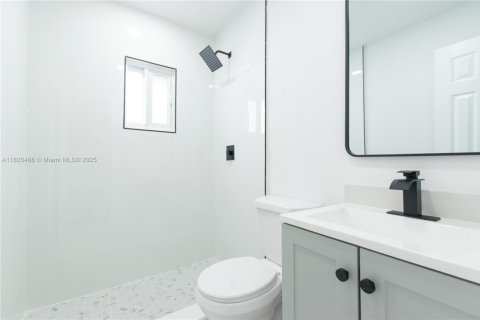 House in Miami, Florida 3 bedrooms № 1794710 - photo 11