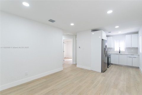 House in Miami, Florida 3 bedrooms № 1794710 - photo 5