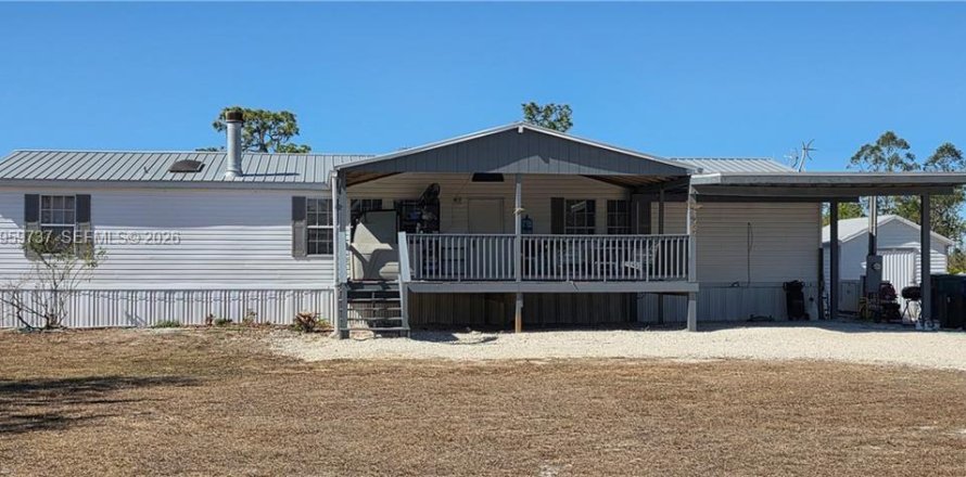 House in LaBelle, Florida 3 bedrooms, 160.54 sq.m. № 2080668