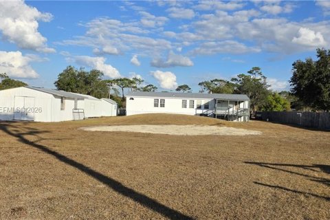 House in LaBelle, Florida 3 bedrooms, 160.54 sq.m. № 2080668 - photo 13