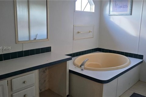 House in LaBelle, Florida 3 bedrooms, 160.54 sq.m. № 2080668 - photo 8