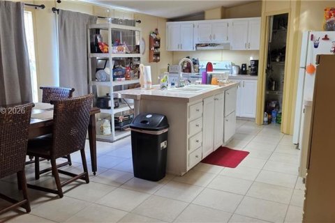 House in LaBelle, Florida 3 bedrooms, 160.54 sq.m. № 2080668 - photo 4