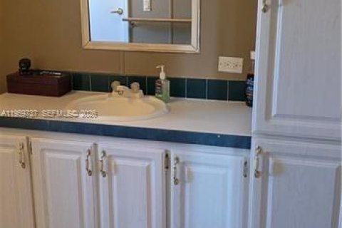 House in LaBelle, Florida 3 bedrooms, 160.54 sq.m. № 2080668 - photo 7