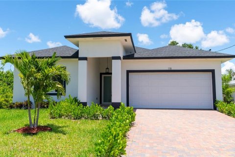 House in Rotonda, Florida 3 bedrooms, 192.87 sq.m. № 835227 - photo 1