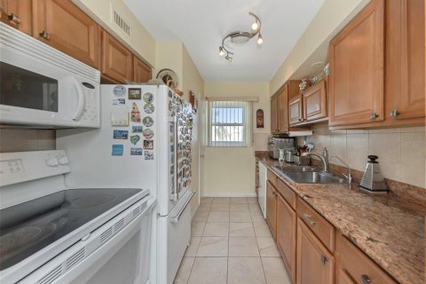 Купить кондоминиум в Сент-Питерсберг, Флорида 5 комнат, 97.27м2, № 2097376 - фото 4
