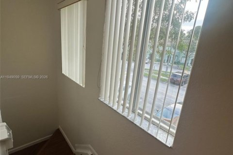 Снять в аренду таунхаус в Хомстед, Флорида 4 спальни, 132.2м2, № 2004863 - фото 25