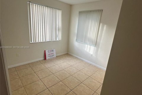 Снять в аренду таунхаус в Хомстед, Флорида 4 спальни, 132.2м2, № 2004863 - фото 16