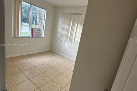 Снять в аренду таунхаус в Хомстед, Флорида 4 спальни, 132.2м2, № 2004863 - фото 12