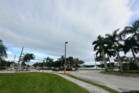 Снять в аренду таунхаус в Хомстед, Флорида 4 спальни, 132.2м2, № 2004863 - фото 30