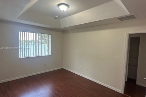 Снять в аренду таунхаус в Хомстед, Флорида 4 спальни, 132.2м2, № 2004863 - фото 27