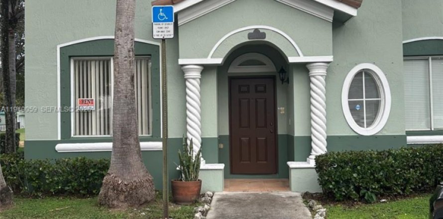 Таунхаус в Хомстед, Флорида 4 спальни, 132.2м2 № 2004863