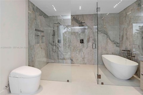 Casa en alquiler en Miami, Florida, 4 dormitorios, 275.18 m2 № 2278710 - foto 23