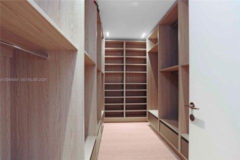 Casa en alquiler en Miami, Florida, 4 dormitorios, 275.18 m2 № 2278710 - foto 24