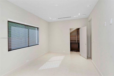 Casa en alquiler en Miami, Florida, 4 dormitorios, 275.18 m2 № 2278710 - foto 30