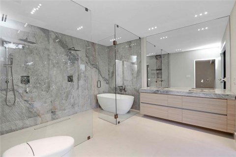 Casa en alquiler en Miami, Florida, 4 dormitorios, 275.18 m2 № 2278710 - foto 22