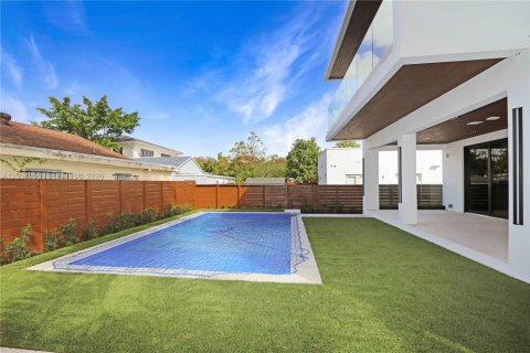 Casa en alquiler en Miami, Florida, 4 dormitorios, 275.18 m2 № 2278710 - foto 6