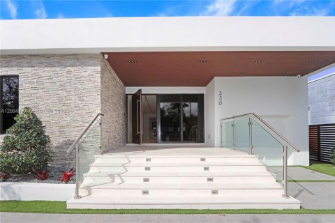 Casa en alquiler en Miami, Florida, 4 dormitorios, 275.18 m2 № 2278710 - foto 4