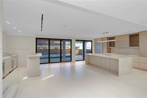 Casa en alquiler en Miami, Florida, 4 dormitorios, 275.18 m2 № 2278710 - foto 14