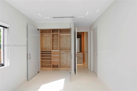 Casa en alquiler en Miami, Florida, 4 dormitorios, 275.18 m2 № 2278710 - foto 27