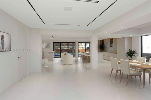 Casa en alquiler en Miami, Florida, 4 dormitorios, 275.18 m2 № 2278710 - foto 11