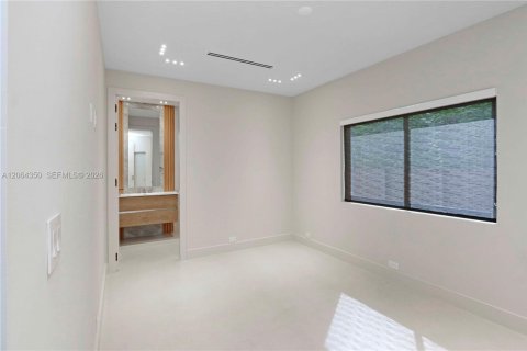 Casa en alquiler en Miami, Florida, 4 dormitorios, 275.18 m2 № 2278710 - foto 29