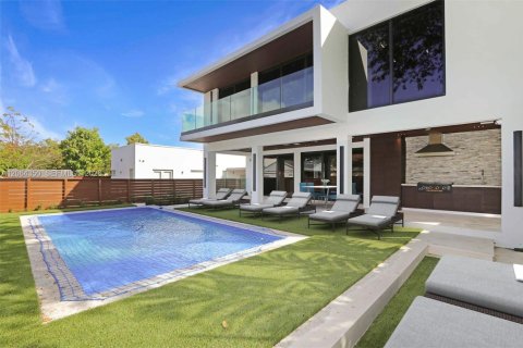 Casa en Miami, Florida 4 dormitorios, 275.18 m2 № 2278710