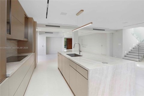 Casa en alquiler en Miami, Florida, 4 dormitorios, 275.18 m2 № 2278710 - foto 10