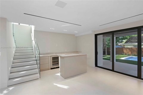 Casa en alquiler en Miami, Florida, 4 dormitorios, 275.18 m2 № 2278710 - foto 16
