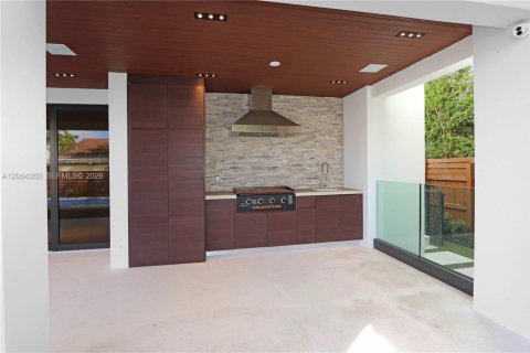 Casa en alquiler en Miami, Florida, 4 dormitorios, 275.18 m2 № 2278710 - foto 7