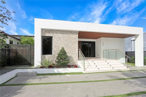 Casa en alquiler en Miami, Florida, 4 dormitorios, 275.18 m2 № 2278710 - foto 3