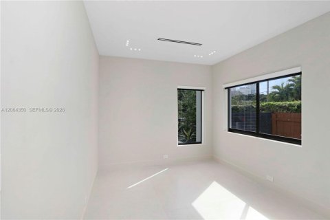 Casa en alquiler en Miami, Florida, 4 dormitorios, 275.18 m2 № 2278710 - foto 26