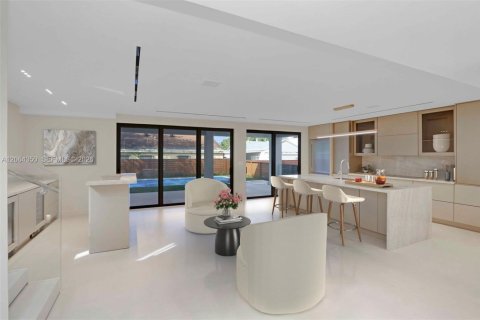 Casa en alquiler en Miami, Florida, 4 dormitorios, 275.18 m2 № 2278710 - foto 13