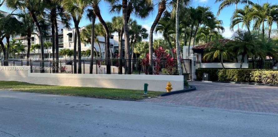 Кондоминиум с 2 спальнями в Майами, Флорида № 2036517