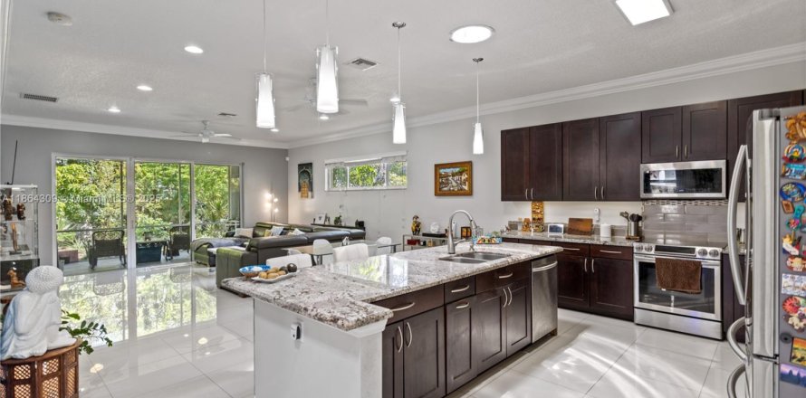 House in Dania Beach, Florida 3 bedrooms, 163.88 sq.m. № 1891936