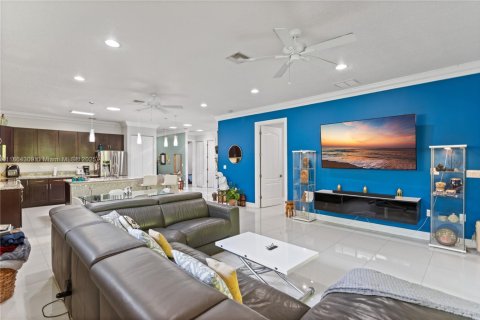 House in Dania Beach, Florida 3 bedrooms, 163.88 sq.m. № 1891936 - photo 14