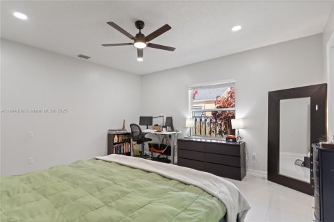 House in Dania Beach, Florida 3 bedrooms, 163.88 sq.m. № 1891936 - photo 19