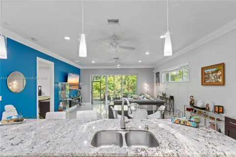 House in Dania Beach, Florida 3 bedrooms, 163.88 sq.m. № 1891936 - photo 7