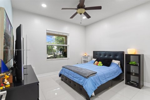 House in Dania Beach, Florida 3 bedrooms, 163.88 sq.m. № 1891936 - photo 28